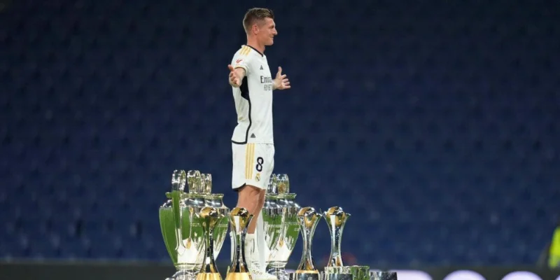 Thách thức lấp đầy khoảng trống để lại của Toni Kroos tại Real Madrid